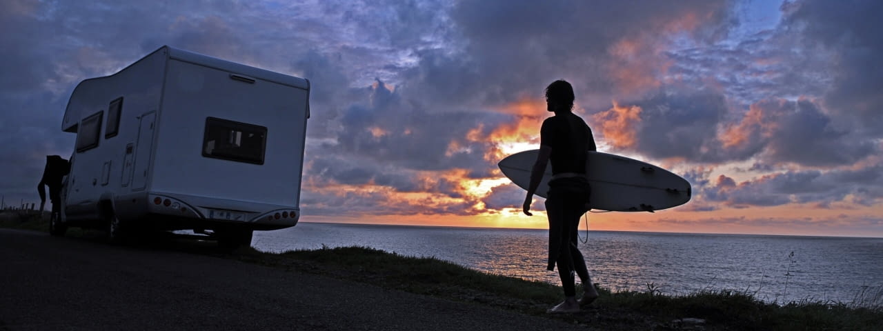 wohnmobil australien camper meer surfer dämmerung fotolia 116624192