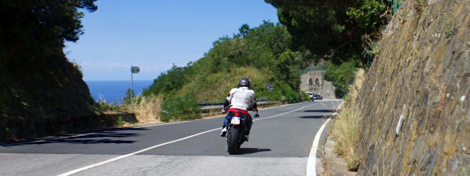 Italien Cinque terre Straße mit Motorrad