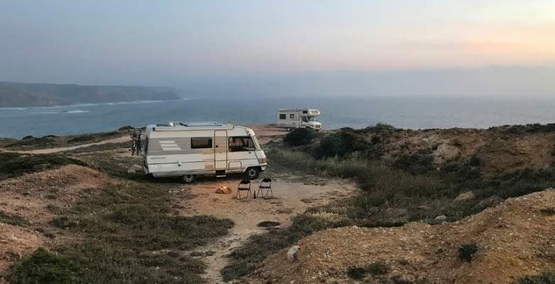 Wohnmobile am Praia do Amado in Carrapateira, Portugal