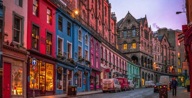 Bunte Häuserfassaden in Edinburgh, Schottland