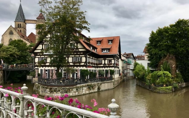 Altstadt von Esslingen - Blick von der Agnesbrücke auf den Kanal und St. Dionys