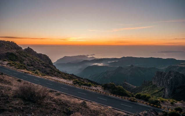 Straße am Pico do Arieiro auf Madeira