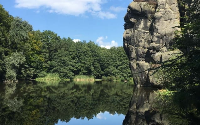 See und Felsen im Teutoburger Wald bei Bielefeld