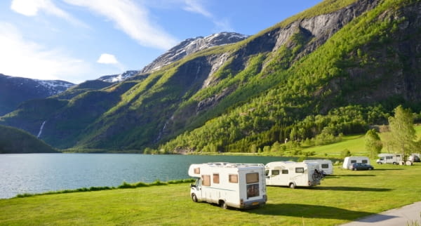 skandinavien wohnmobil camping am fjord fotolia 42669967
